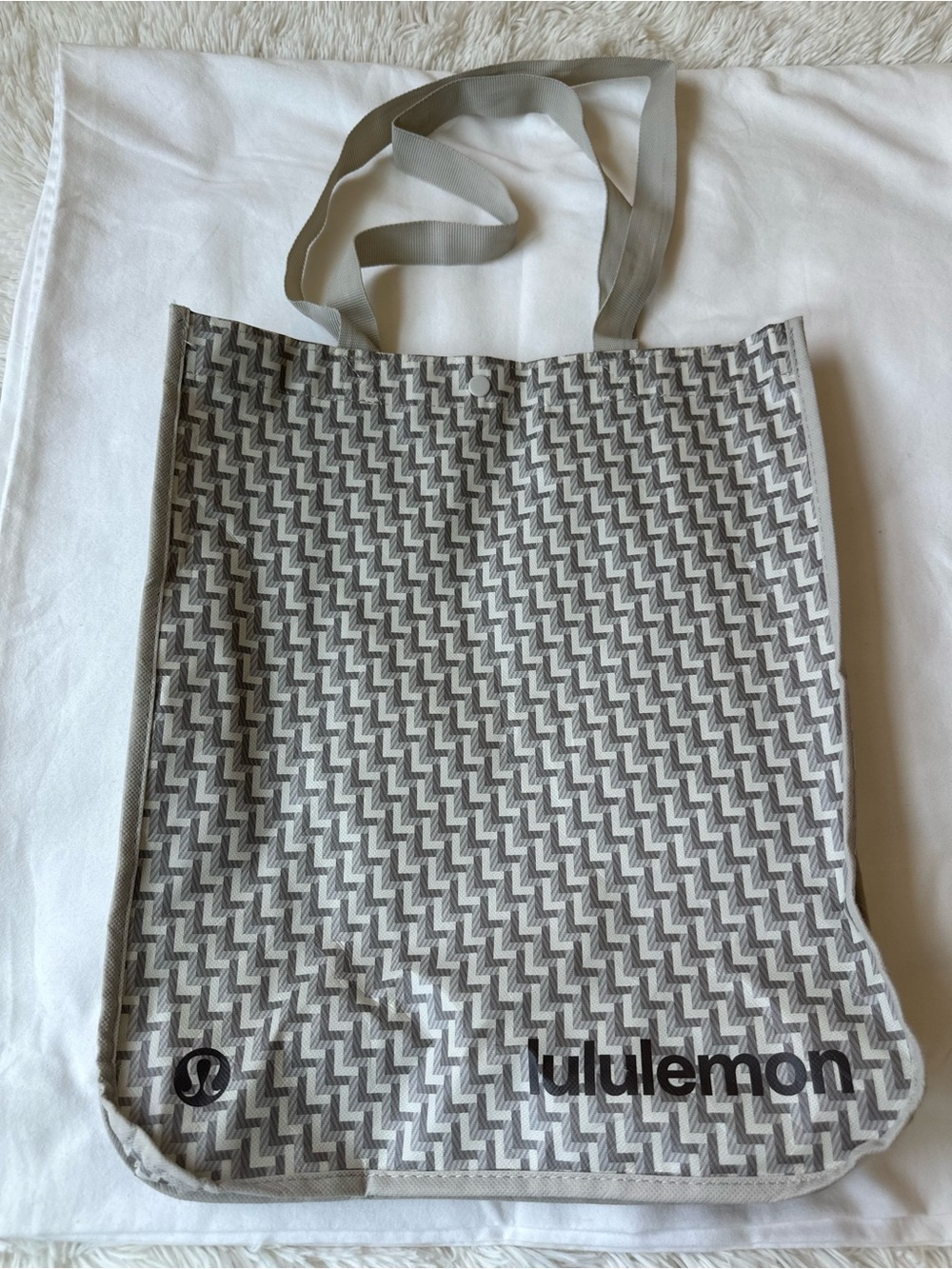 LULULEMON Large Reusable Shopping Tote Bag Gray White Chevron Logo Shopper